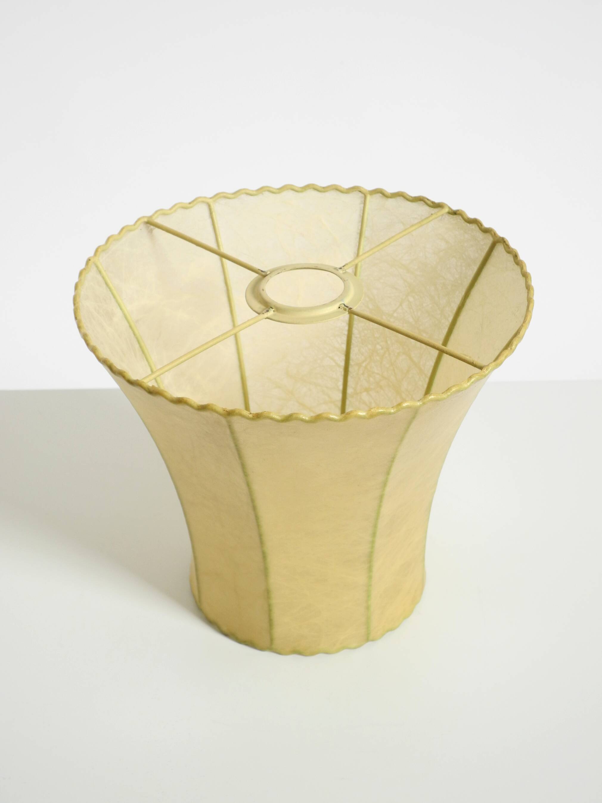 Beautiful 1960s orange ceramic table lamp with Cocoon shade | Made in Italy