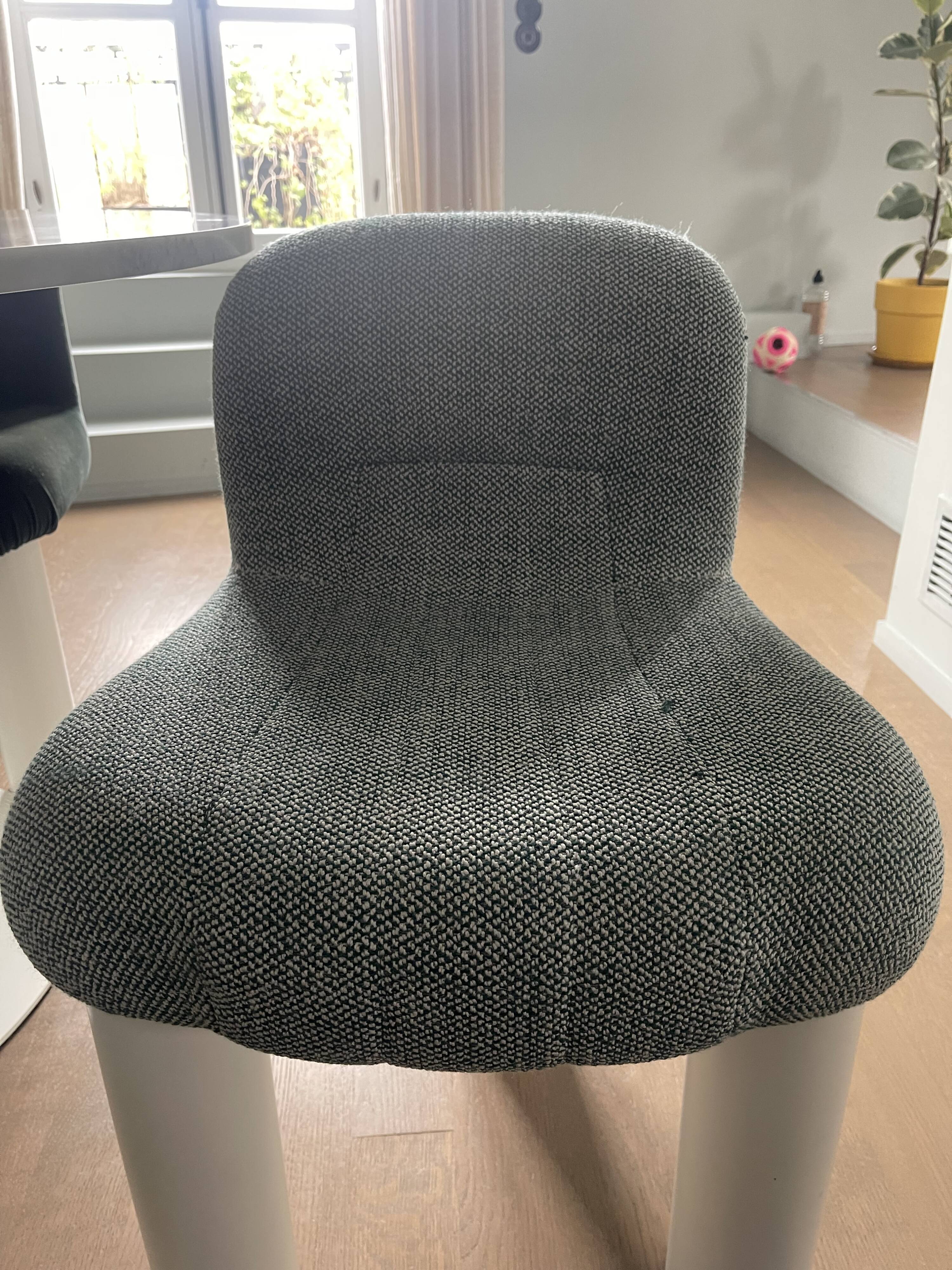 Botolo table chairs by Arflex