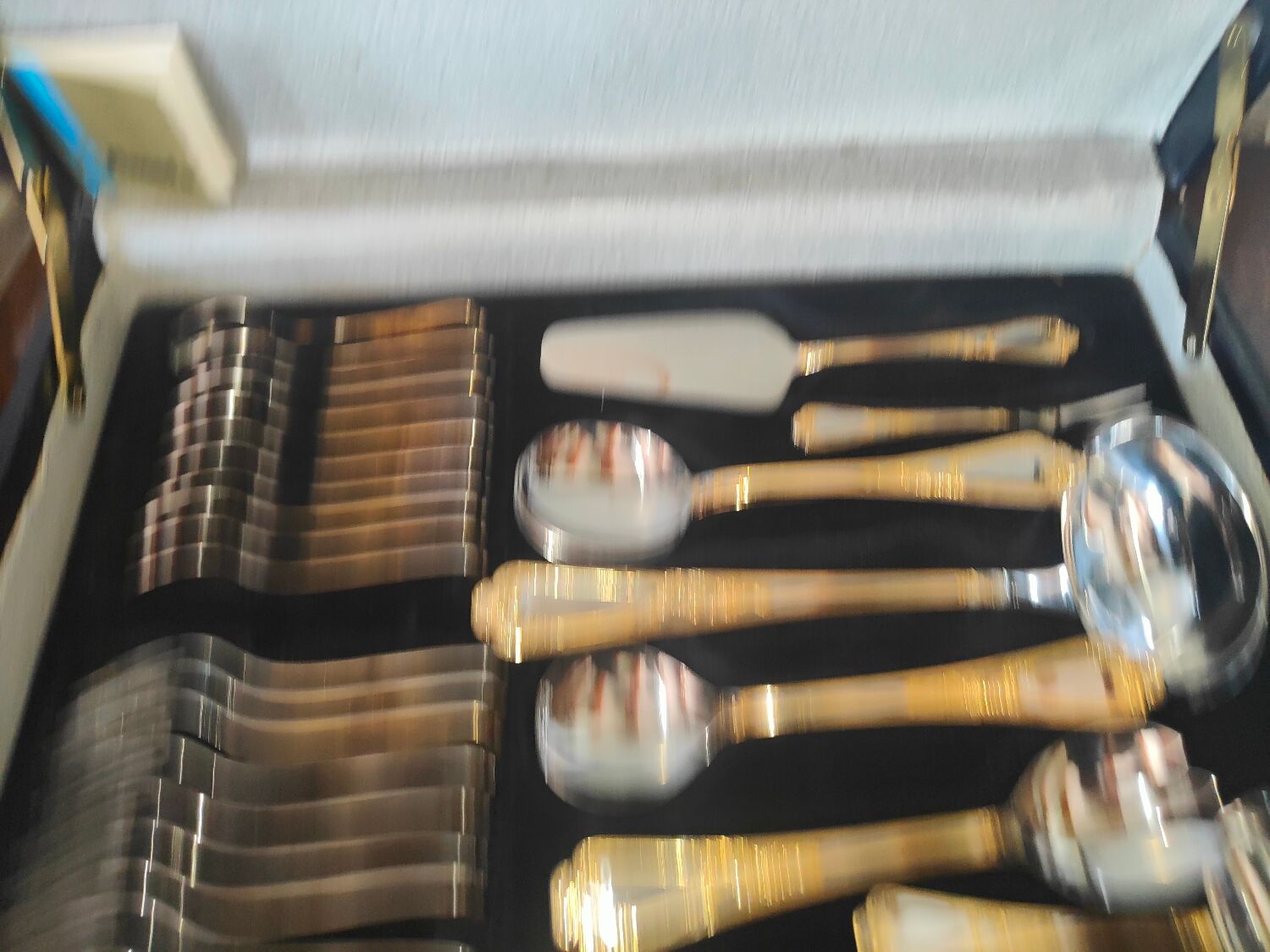 Housewife 70 covers Qualitats besteck Solingen in her suitcaseRostfrei