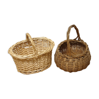 Lot of 2 wicker baskets