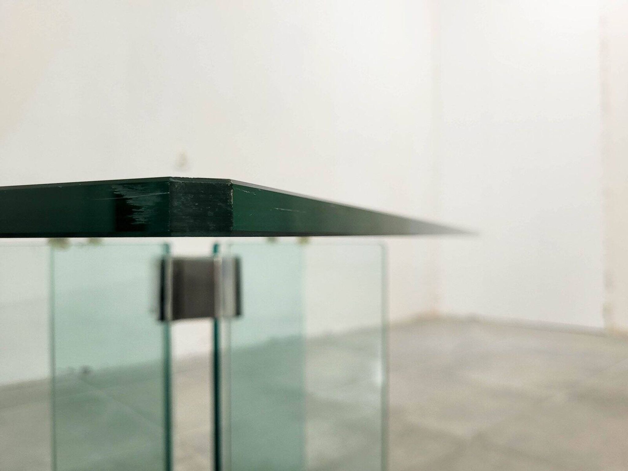 Table basse en verre vintage attribuée à Peter Ghyczy, années 1970