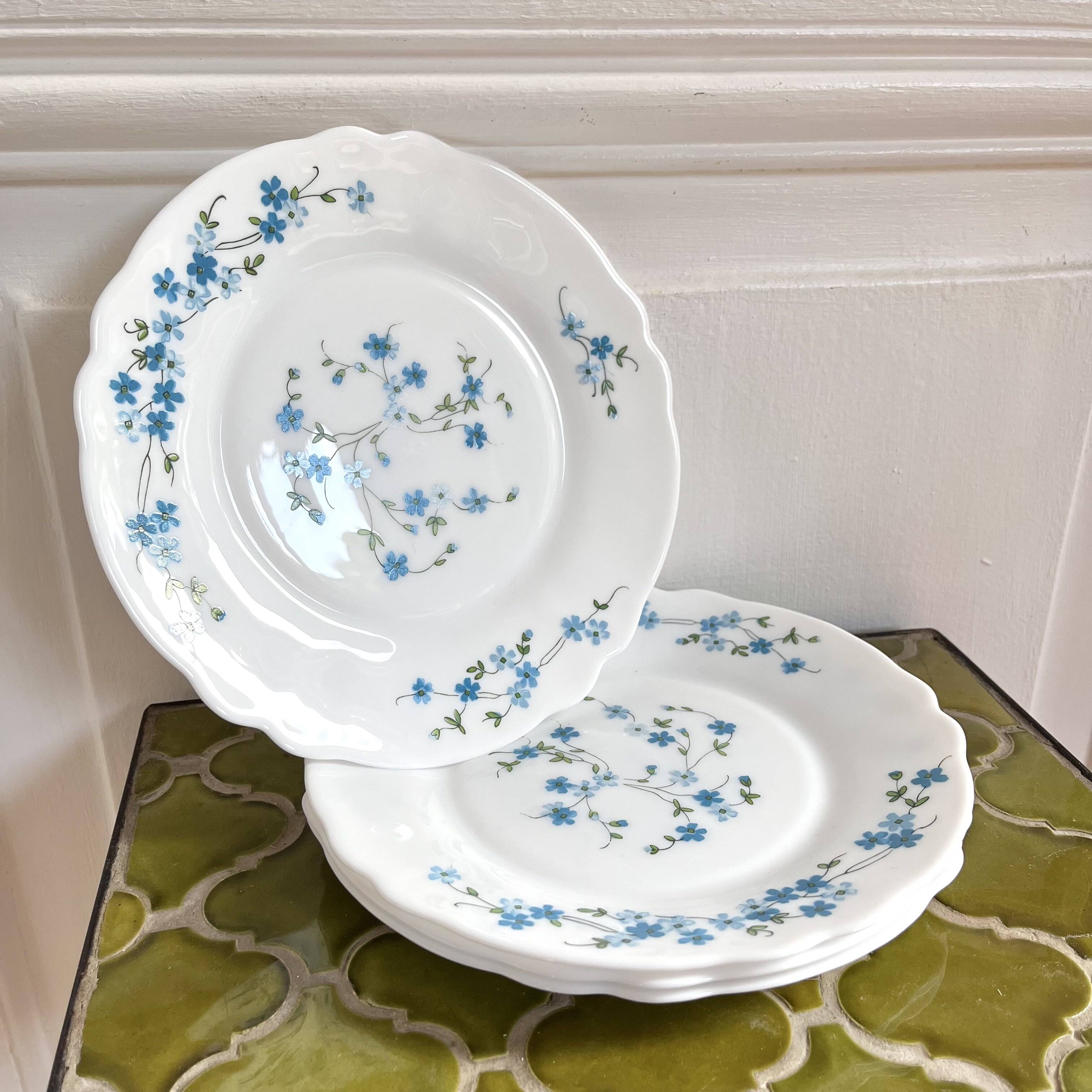 Assiettes à dessert fleurs myosotis Arcopal