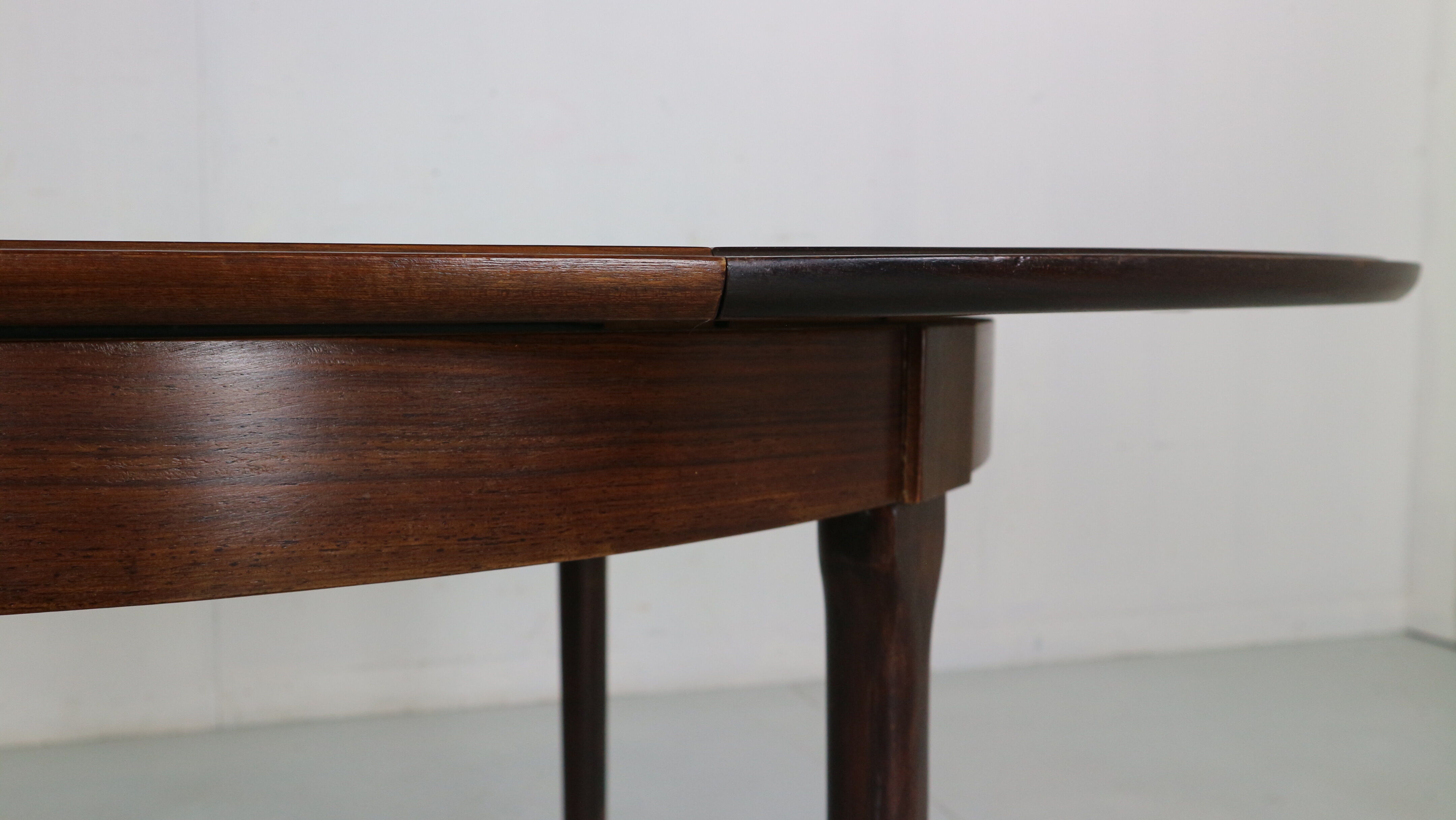 Scandinavian Modern Extendable Oval/Round Dinning Table, 1960, Denmark