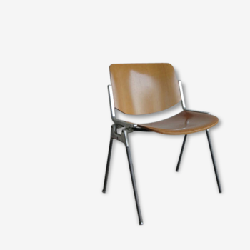 Chair designed by Giancarlo company 60