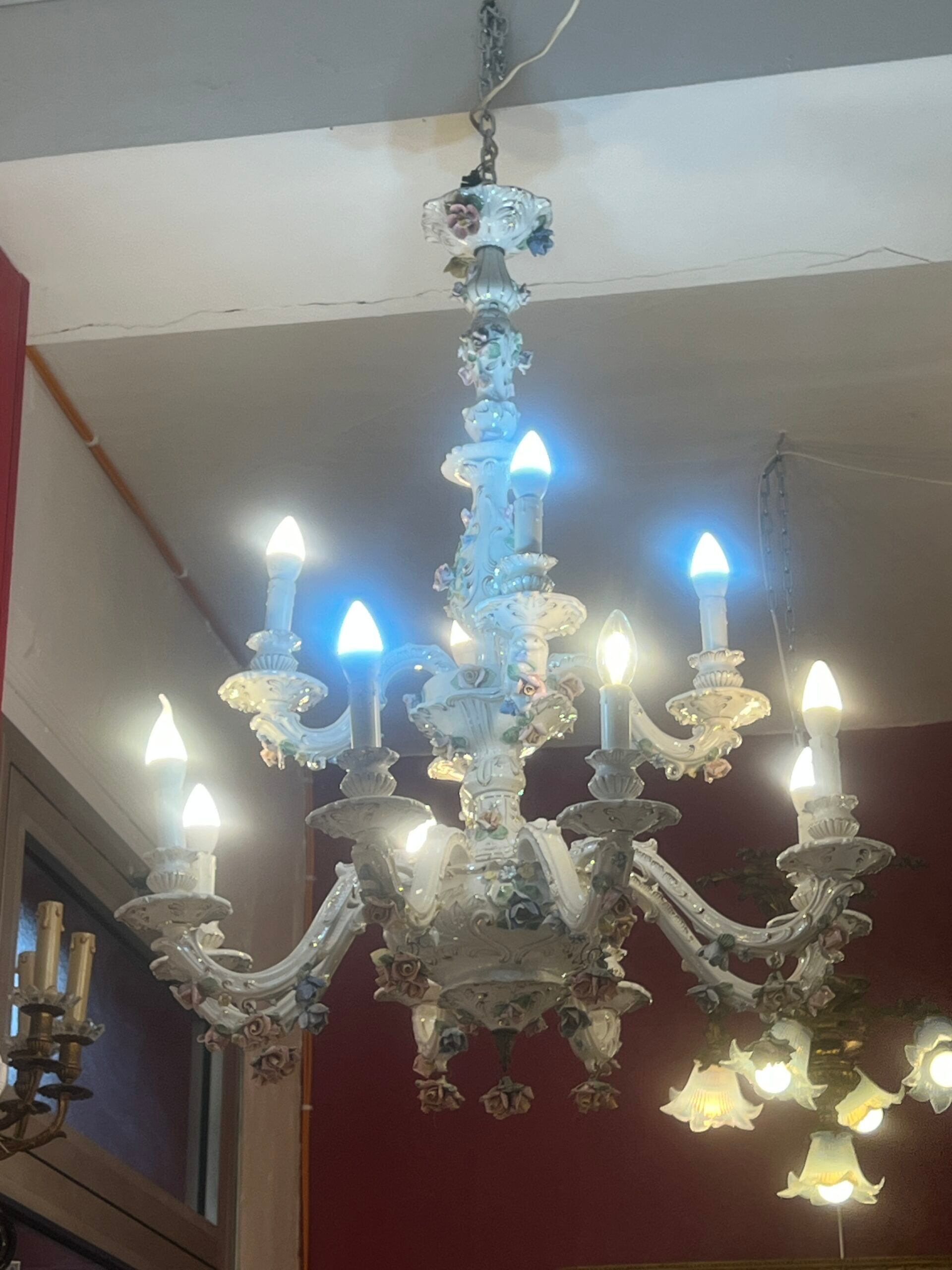 Large 19th century chandelier in Italian Capodimonte porcelain, floral decoration