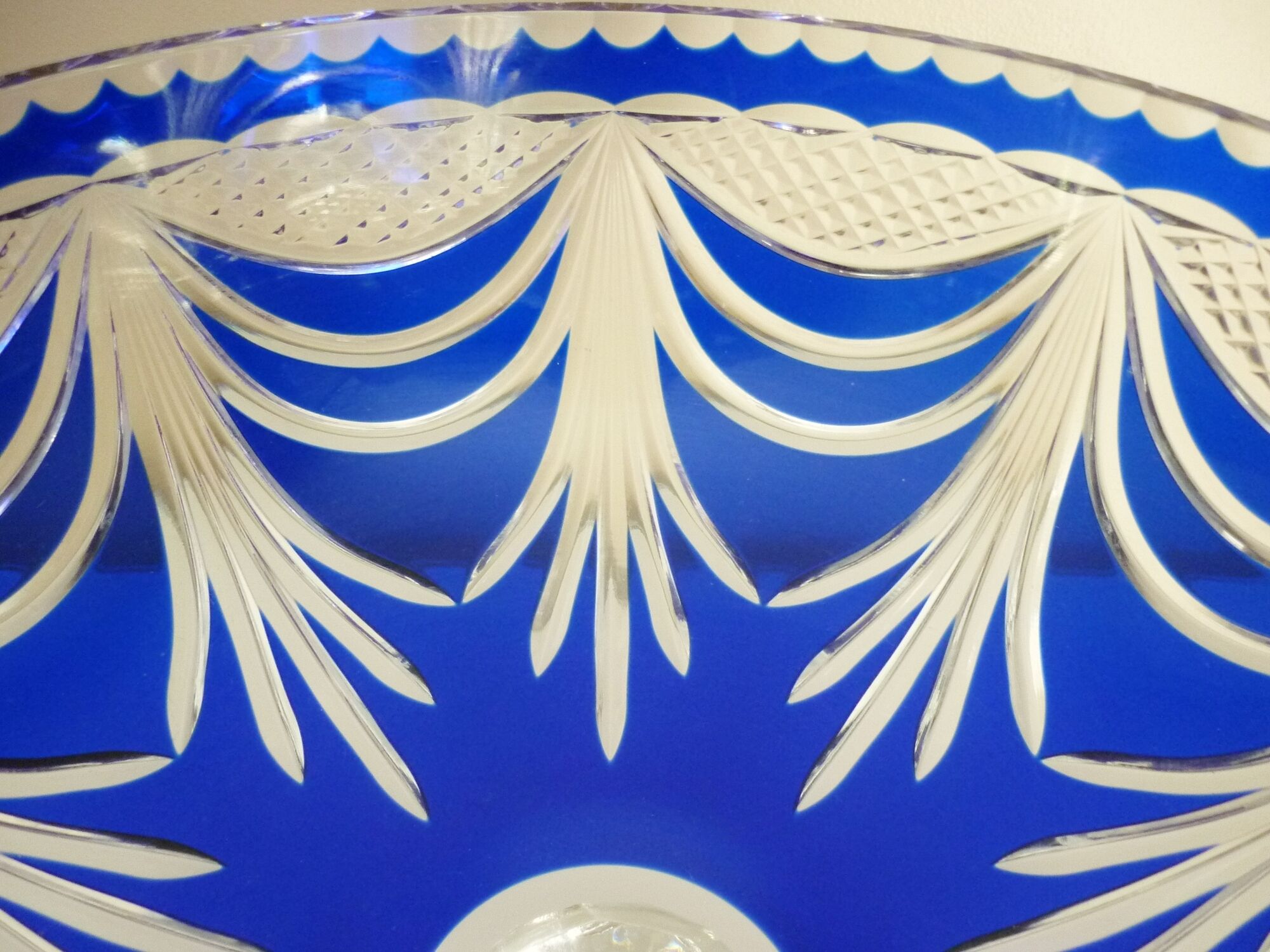 Centerpiece, blue crystal of Lorraine, limited series 233/500, blown and cut