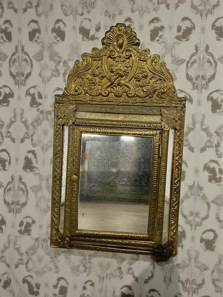Wall cabinet / vintage mirror in gilded brass