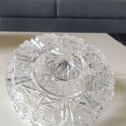 Round crystal bonbonnière, cut Bohemian style. Star patterns. Diameter 15 cm.