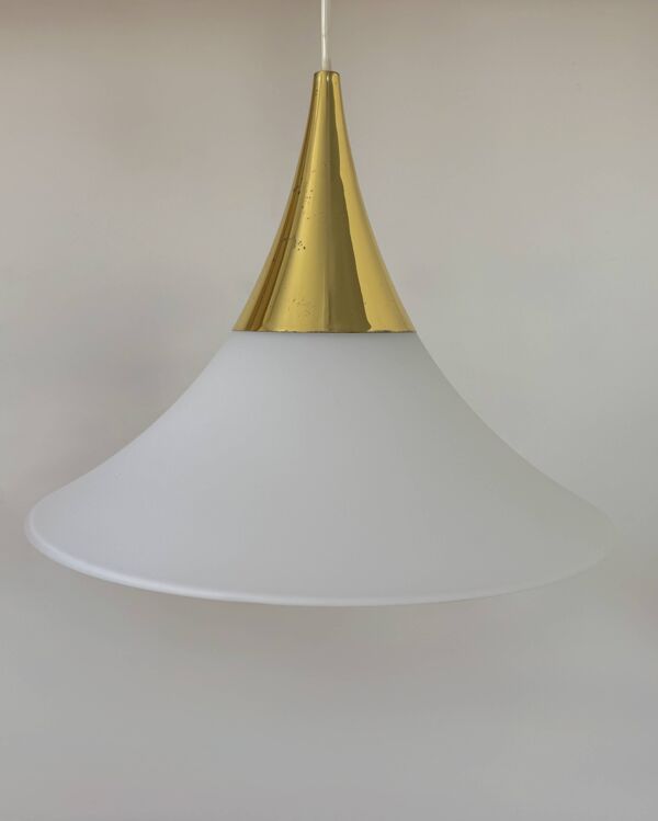 Paire de suspensions Limburg en laiton et opaline, Allemagne, 1970