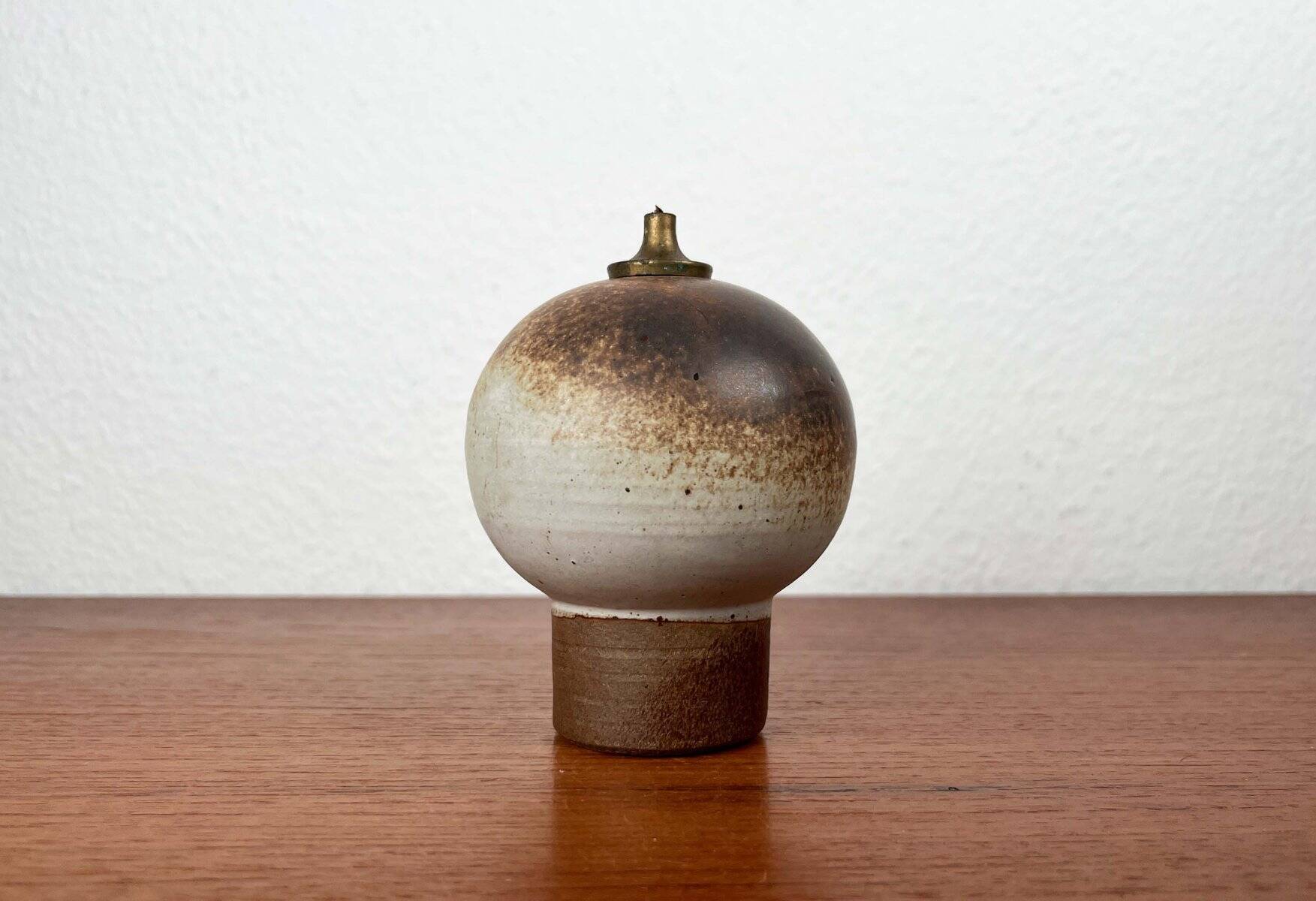 Mid-century modern ceramic oil lamp by Danish studio Aage Würtz, 1956.