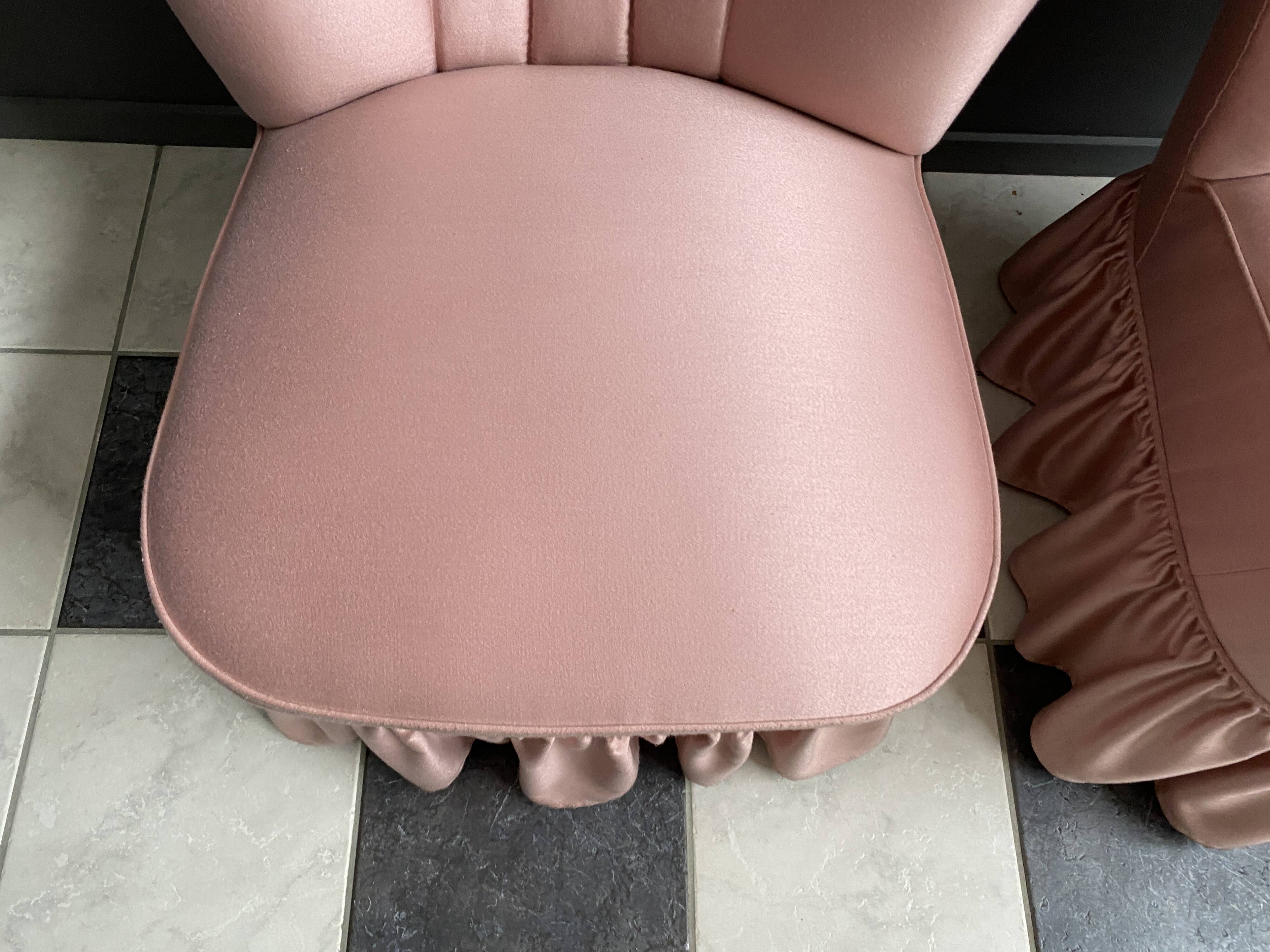 Suite de 2 chaises roses 1960