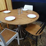 Tulip footing round table