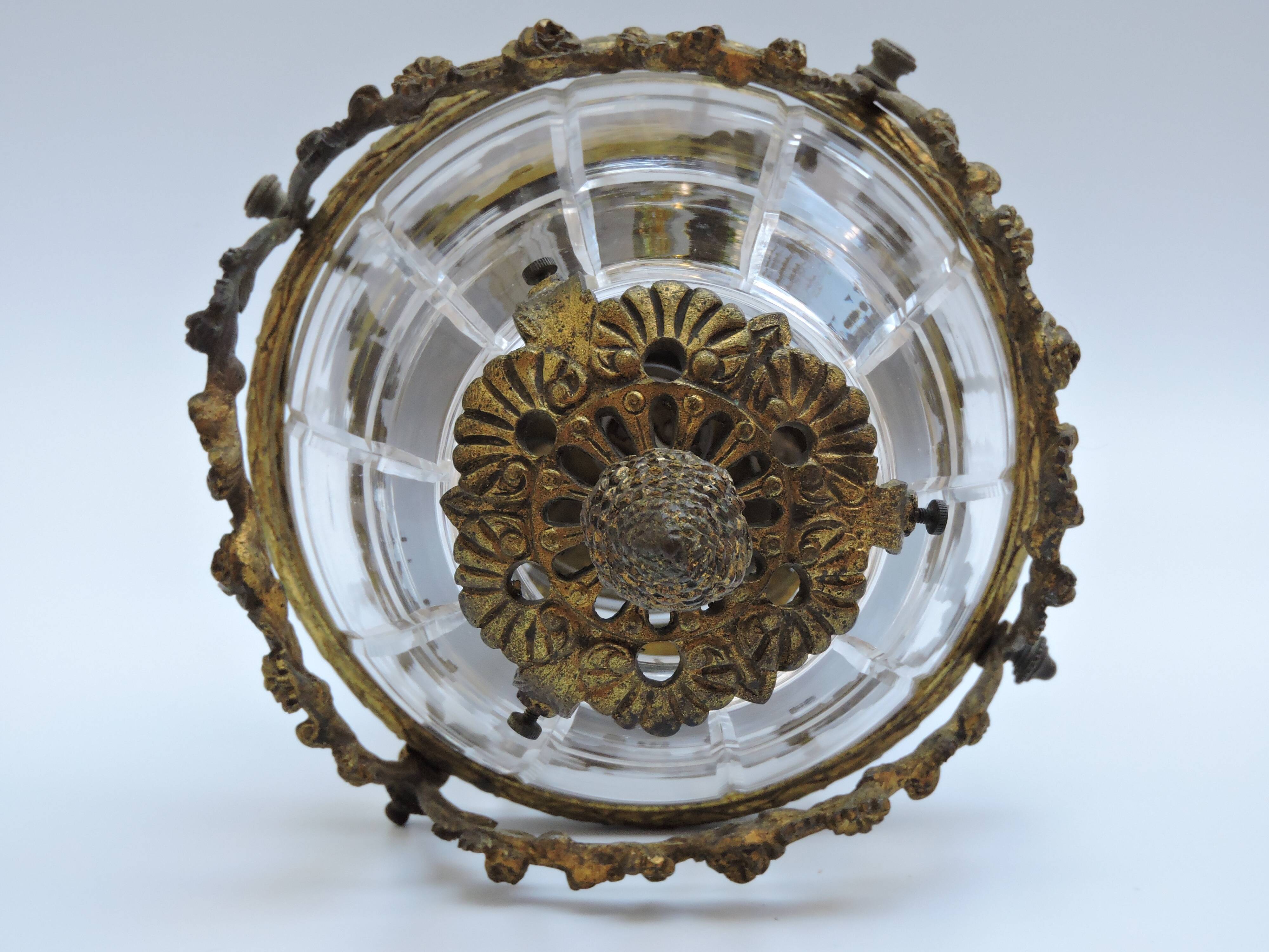 Lantern suspension of gilded bronze vestibule of the period of the XX th century