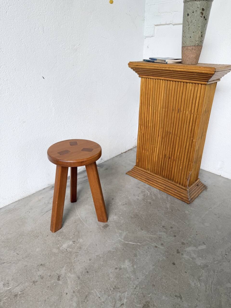 Tripod stool elm