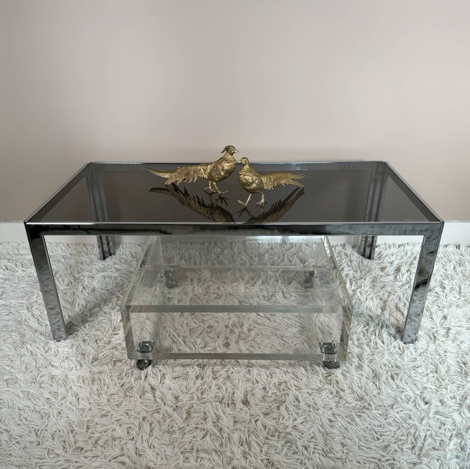 Table basse chromée et verre fumé années 70