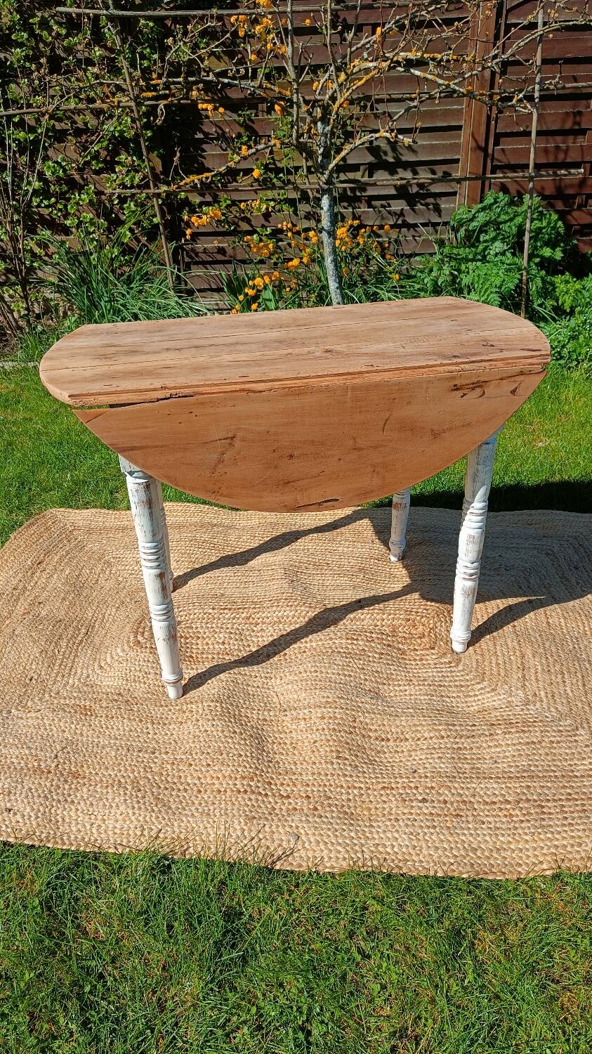 Antique round walnut table – sanded solid wood top