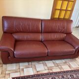 3-seater full-grain leather sofa – Classic design – Burgundy color