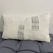 Coussin artisanal en toile ancienne style Kilim
