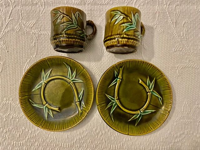 Set de deux tasses et sous tasses en barbotine "bambou" xixème siècle.