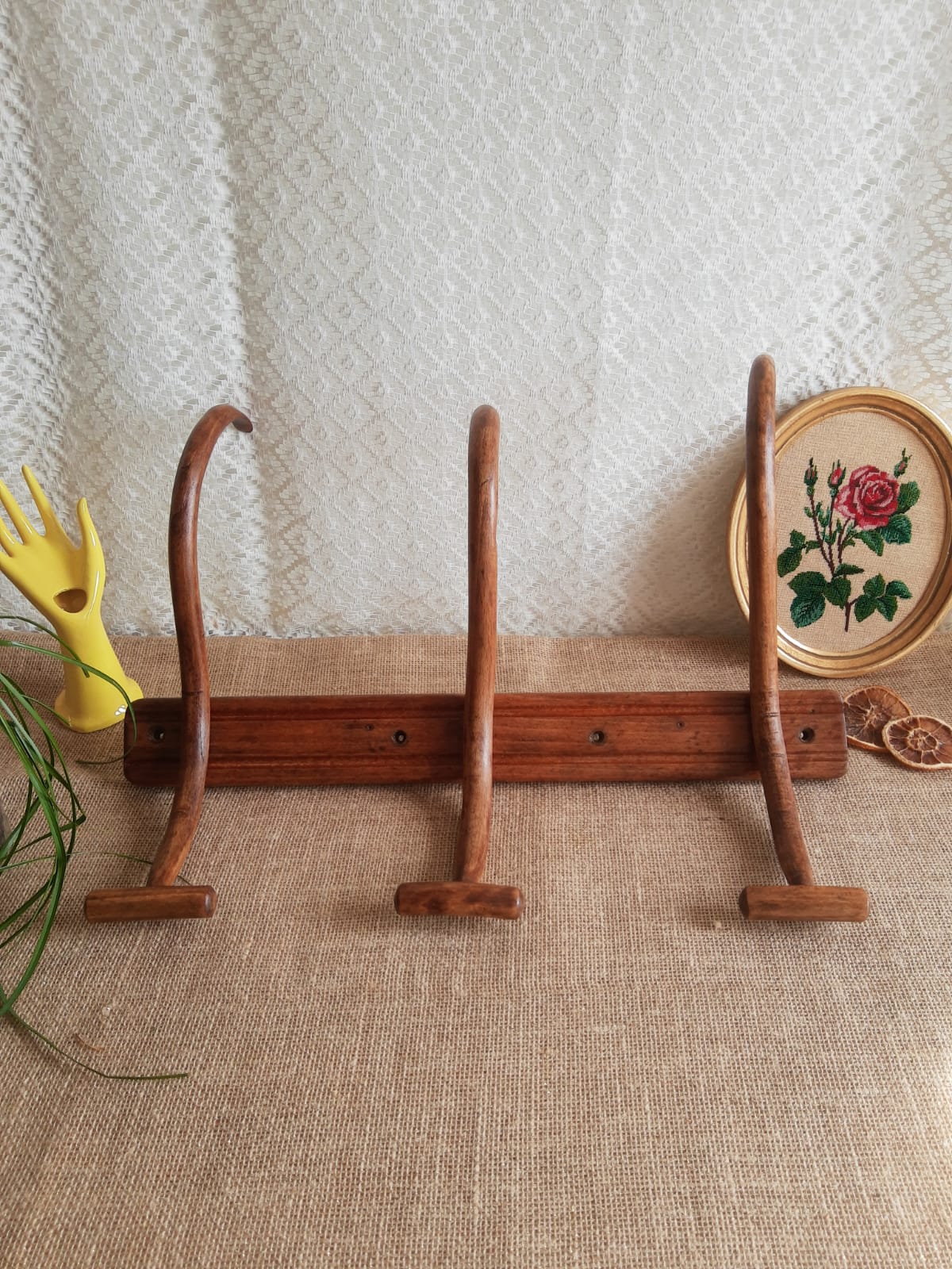 Wall coat rack
