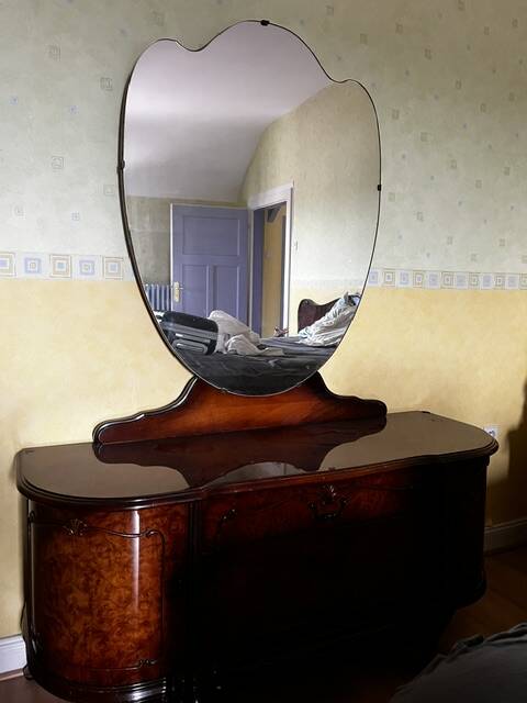Coiffeuse art deco avec miroir biseauté de forme ovale