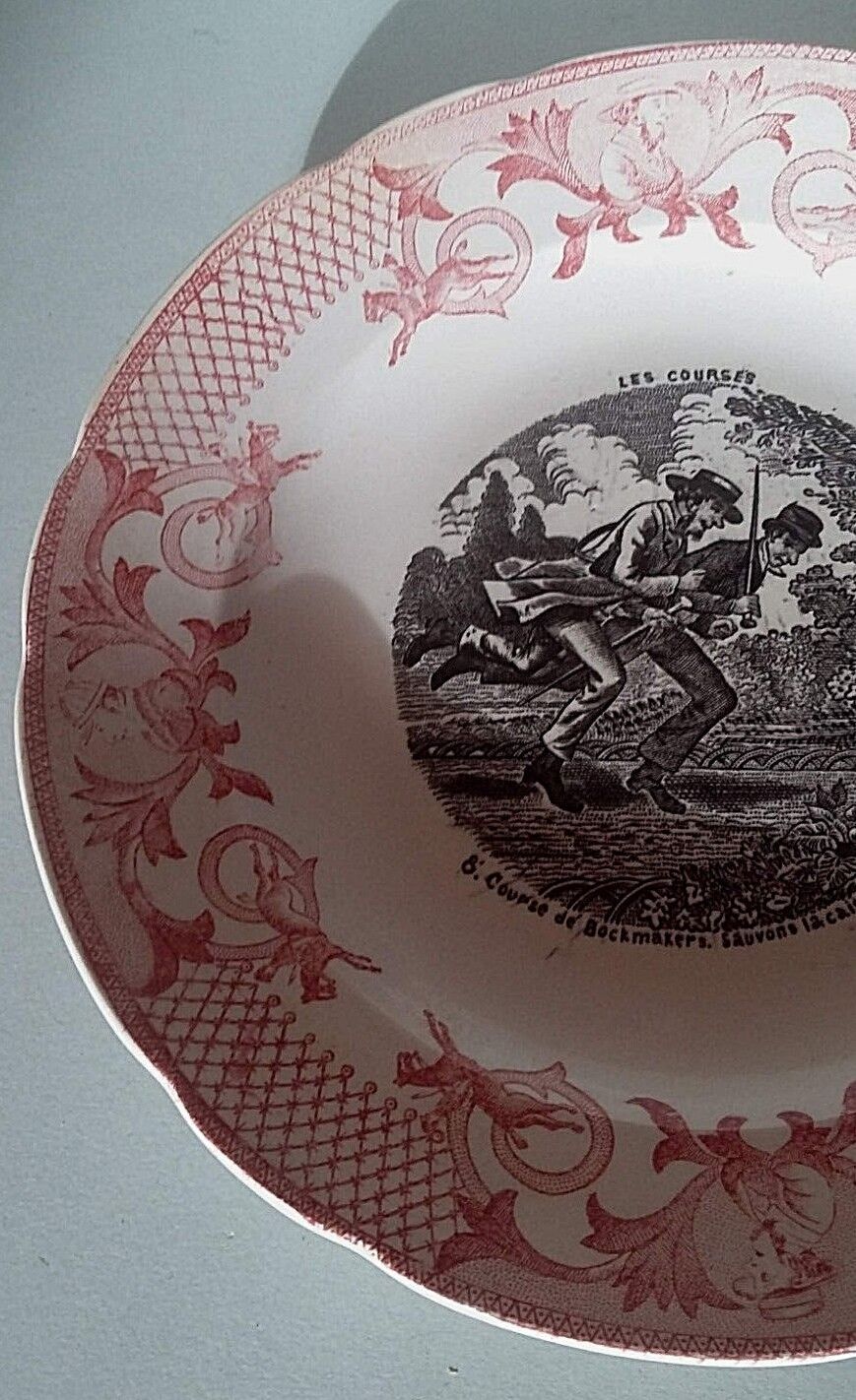 Talking plate themed Pexonne races