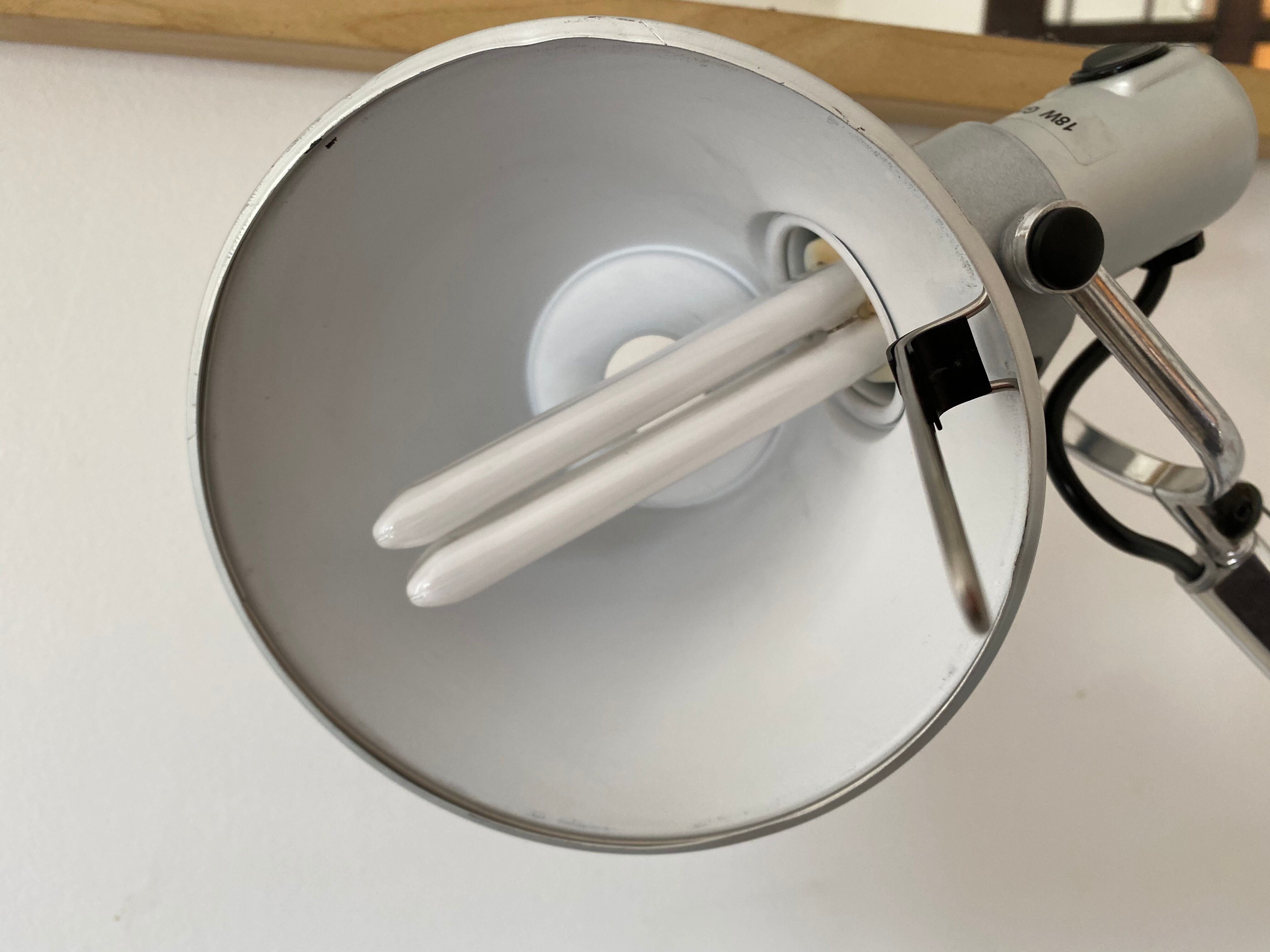 Artemide Tolomeo mini desk lamp on pliers and design Michele De Lucchi - Giancarlo Fassina