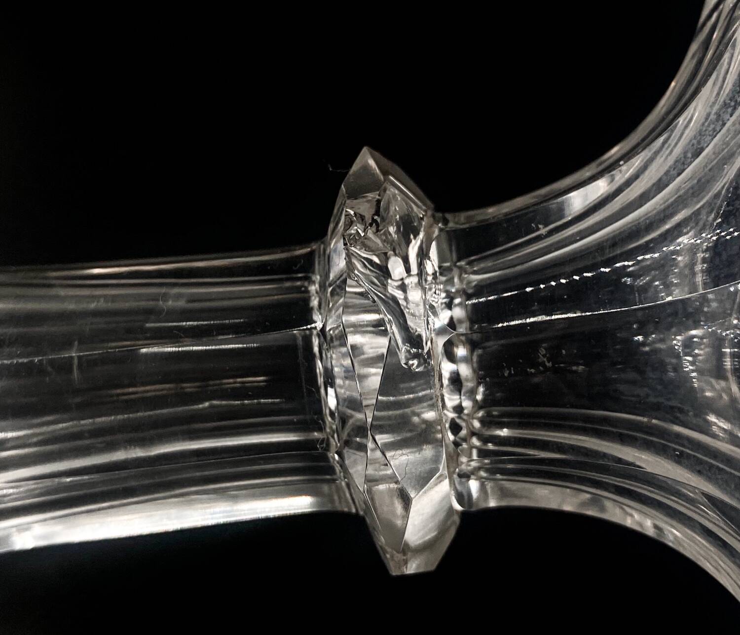 Two Le Creusot wine carafes (Baccarat) 19th century. Leaves