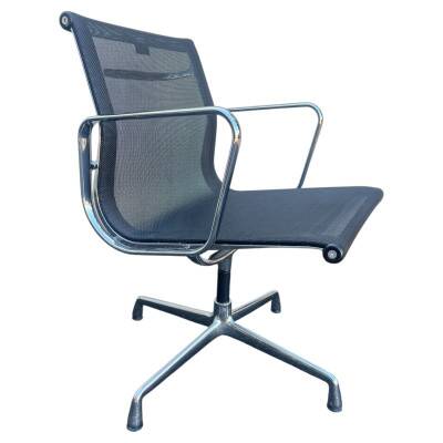 Charles Eames swivel chair VITRA