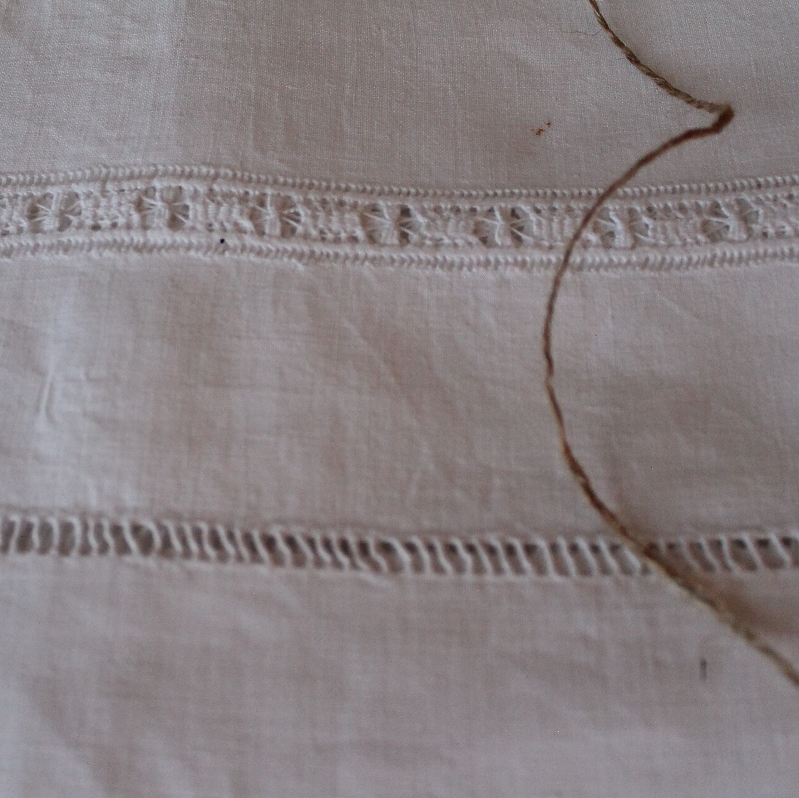 Drap ancien en lin début XXe monogrammé & brodé main