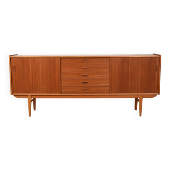 Scandinavian 1960s elegant-line sideboard