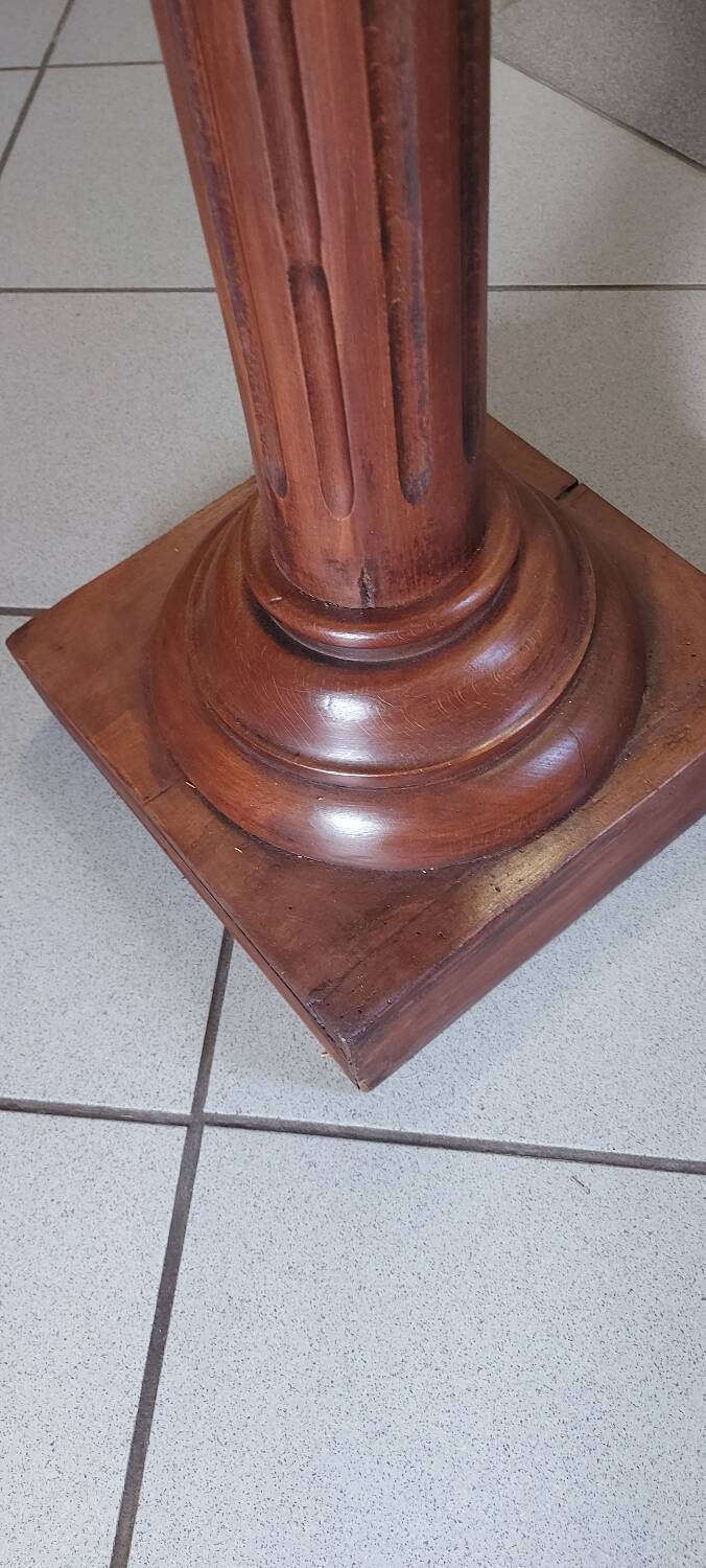 Fluted column in solid wood
