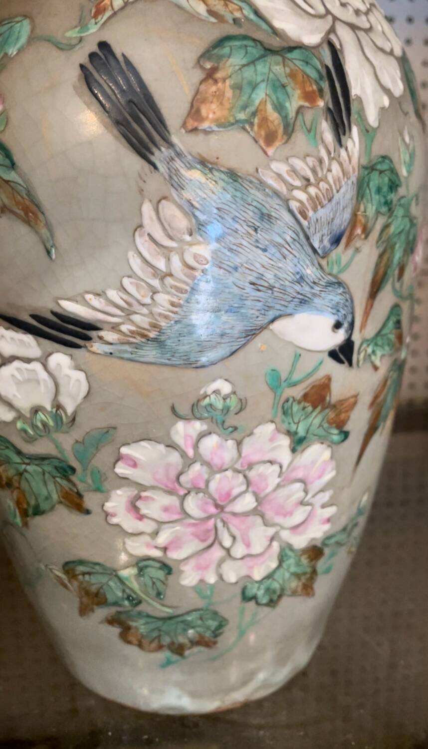 Antique Japanese vase in ceramic with floral and bird decoration, 19th century.