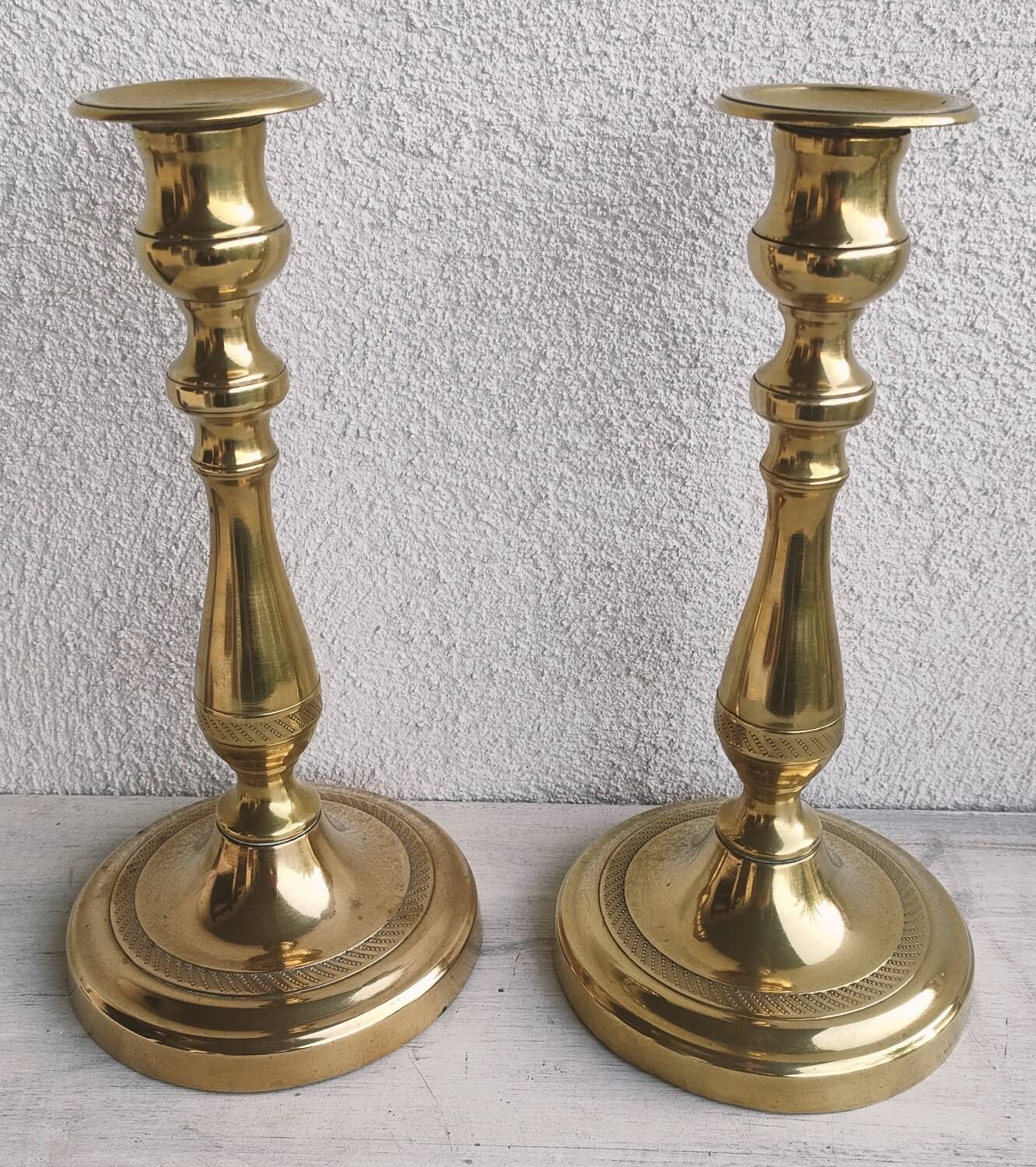 Paire de bougeoirs en laiton