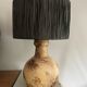 Lampe en grès et raphia