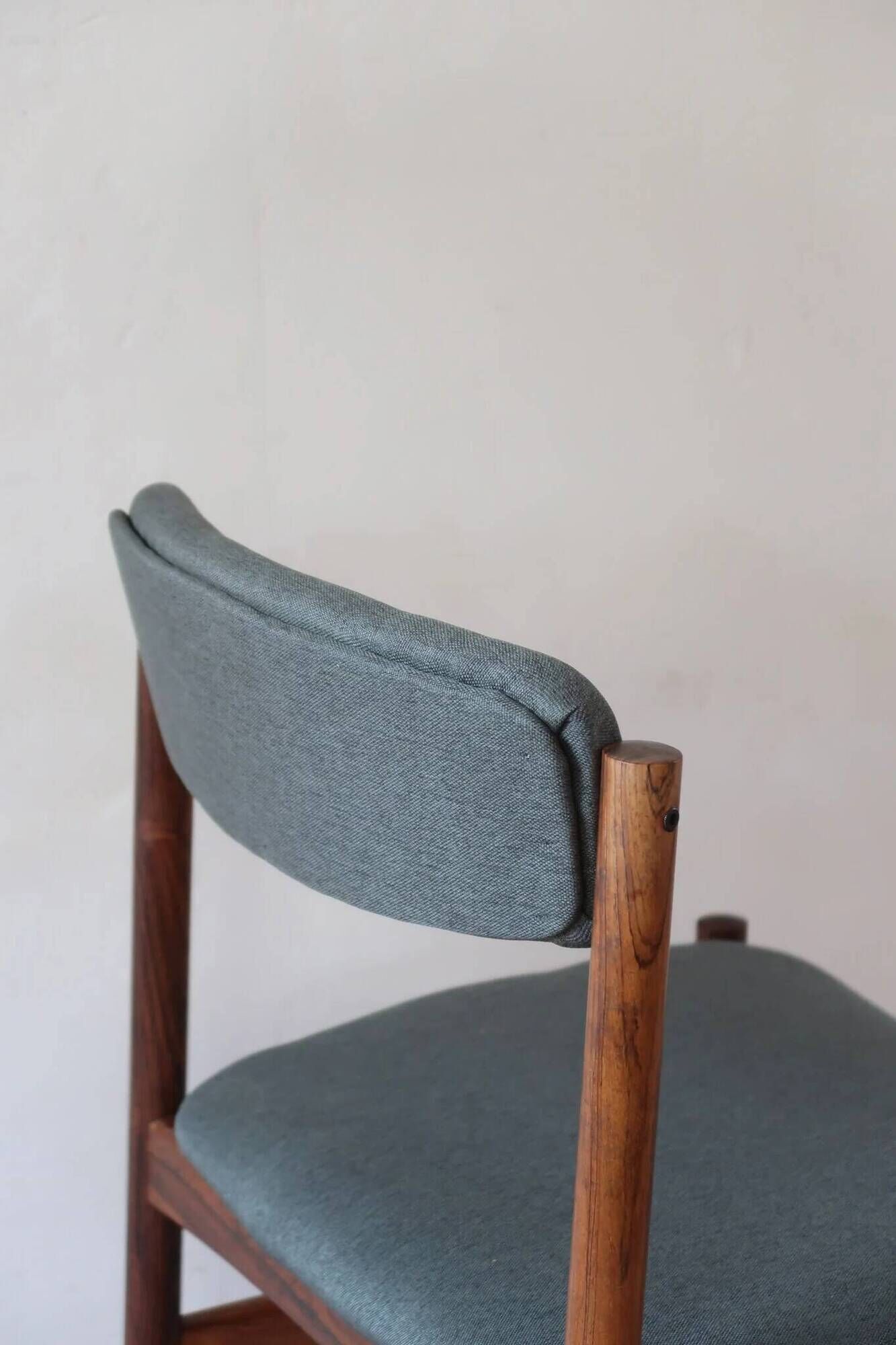 6 Scandinavian chairs in rosewood, with green-grey seats.