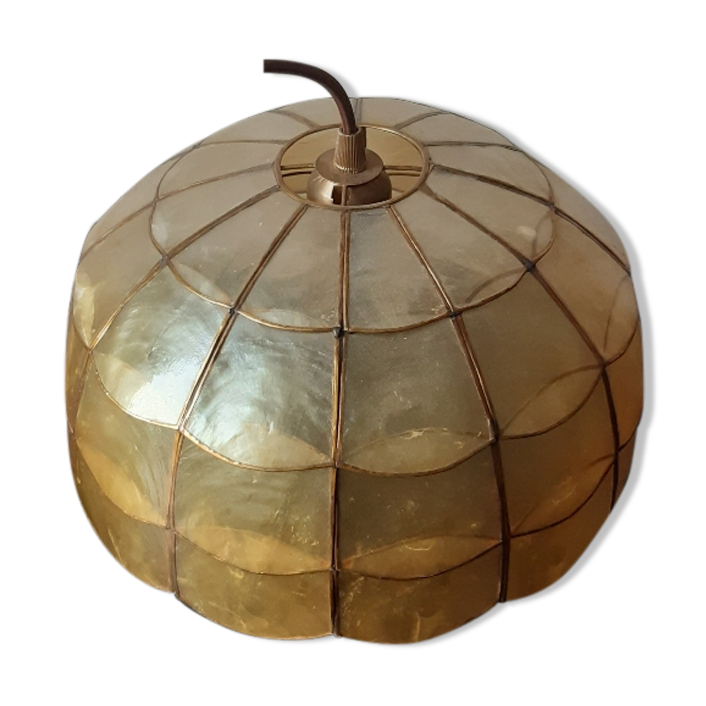 Mother-of-pearl and brass suspension