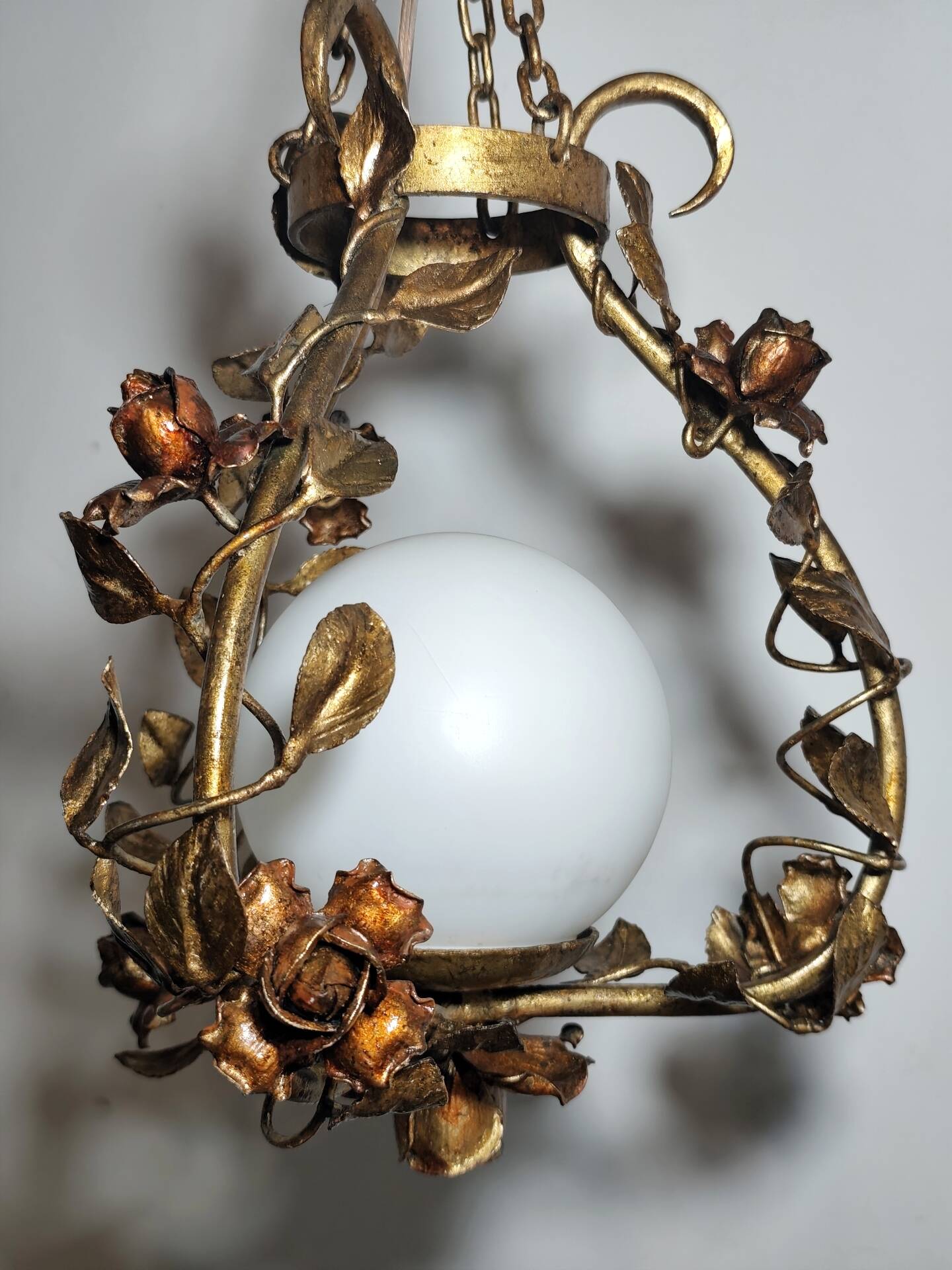 Suspension en fer forgé et enfeuille d'or, Espagne, années 1970