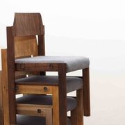 Chaise style scandinave ébène tapissée en gris