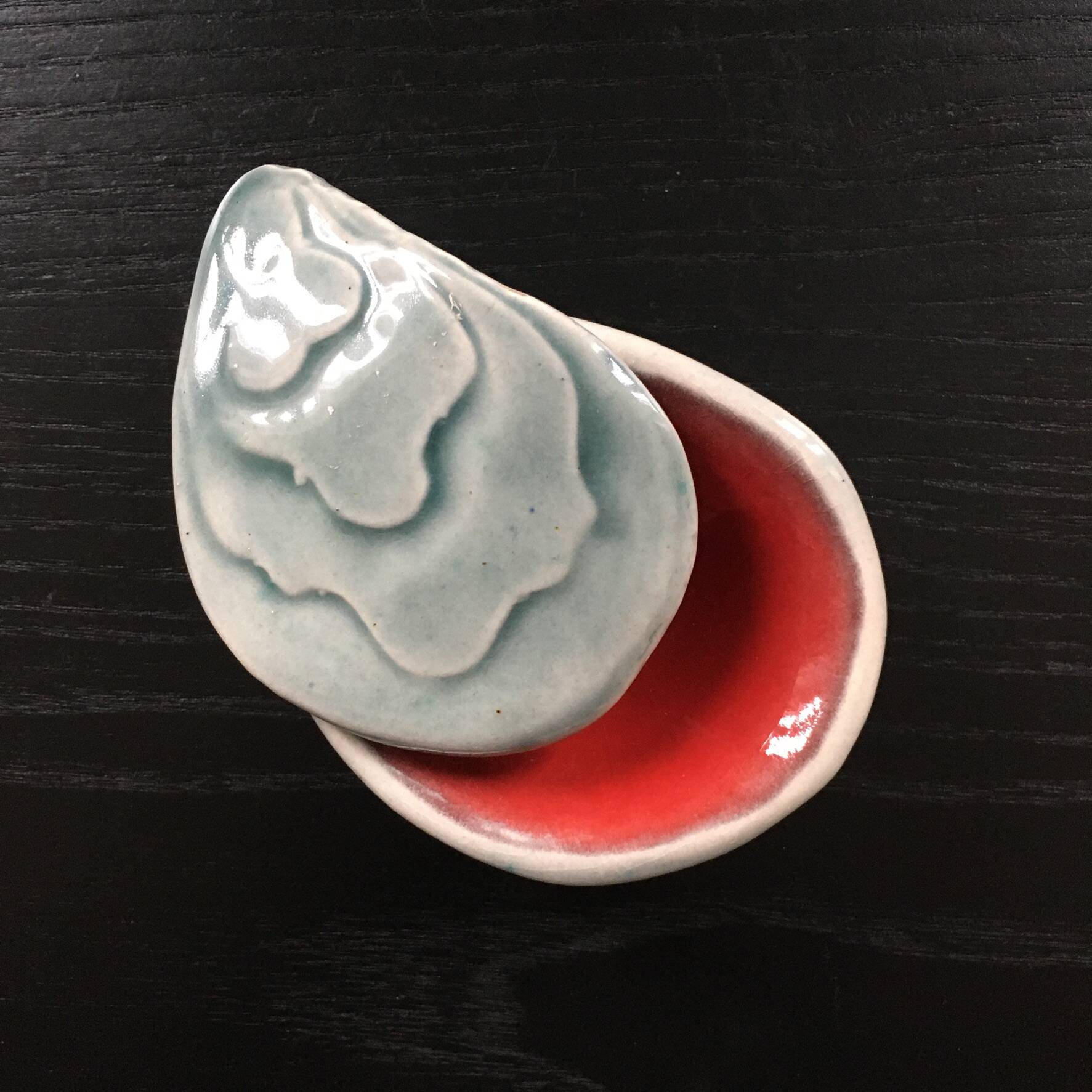 Individual shell ashtray