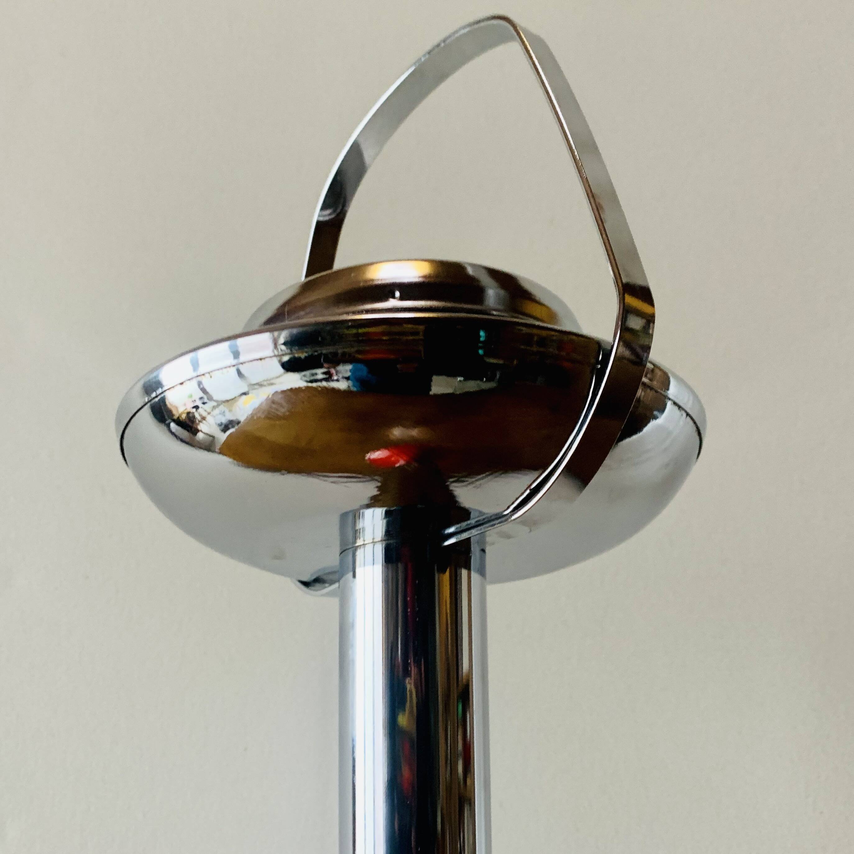 Vintage tulip ashtray on foot in red and chrome steel - Space Age Design