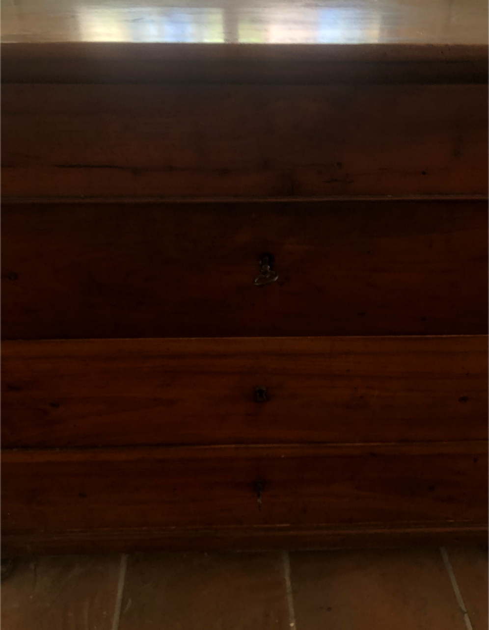 Solid wood chest of drawers