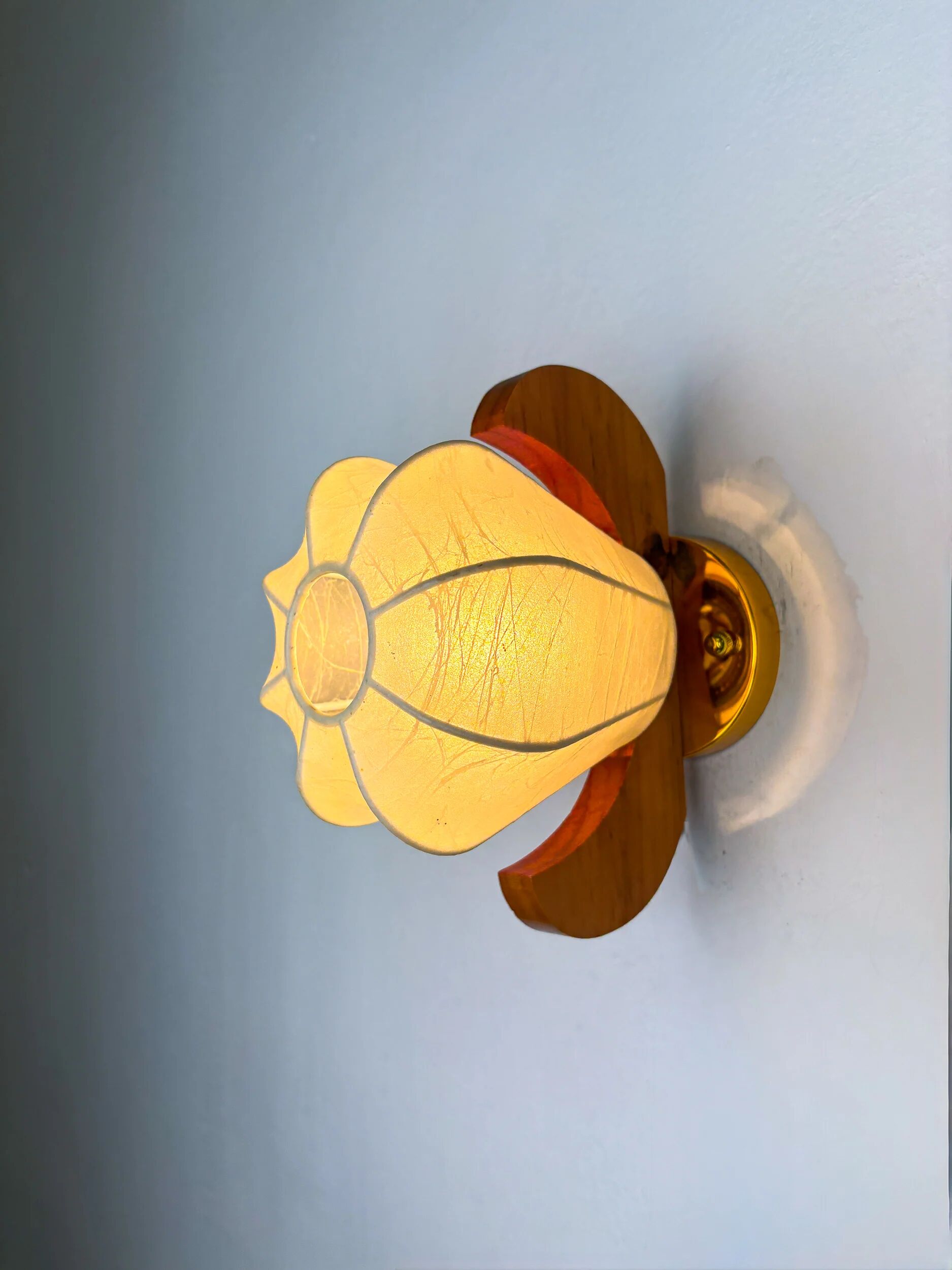 Pair of pear-shaped "Cocoon" wall sconces, resin and pine wood, Italy, circa 1970s