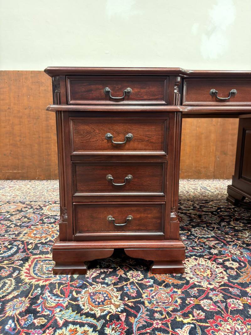 Bureau Chesterfield classique anglais