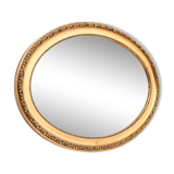 Miroir ovale dans un cadre doré, France, première moitié du XXe siècle.