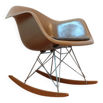 Fauteuil à bascule RAR en fibre de verre du milieu du siècle par Eames – Vitra