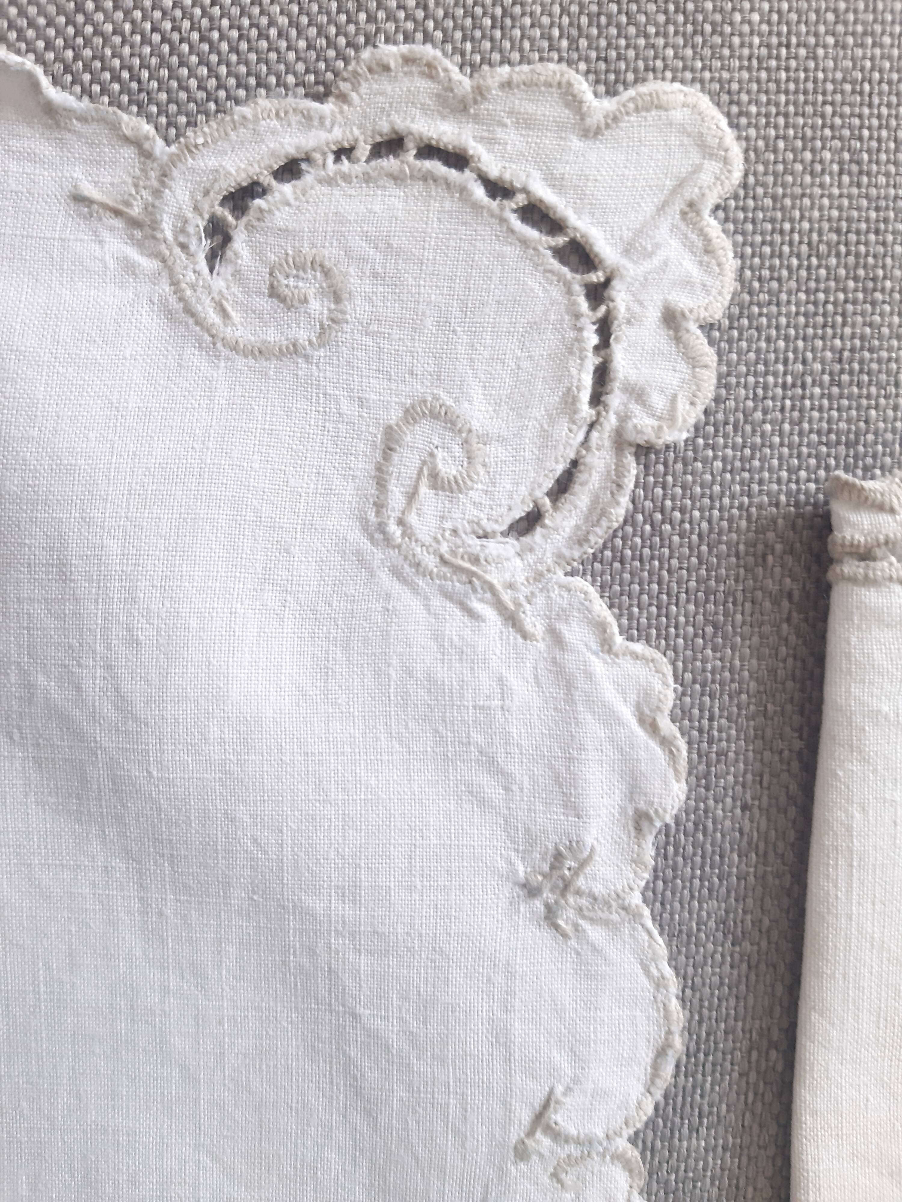 Towels/ 4 tea towels