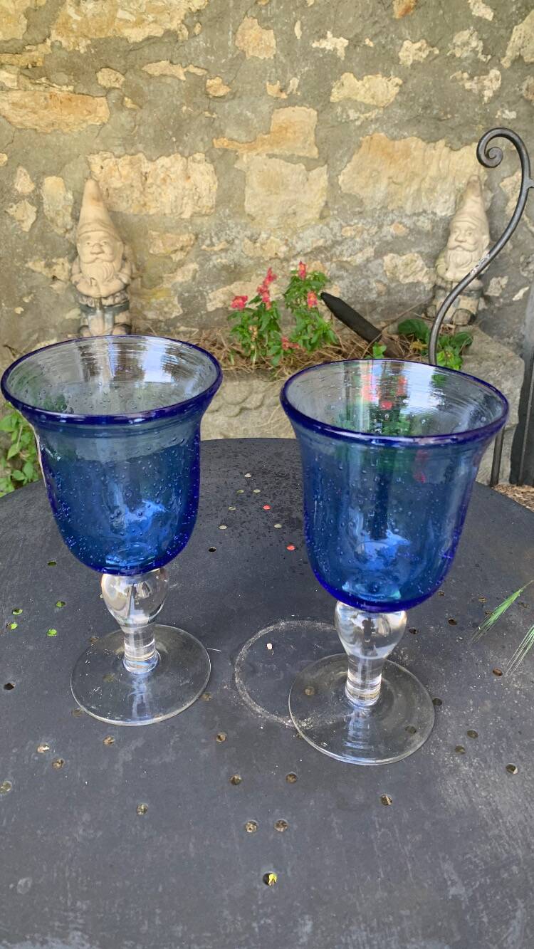 Two large wine glasses in blown and bubbled glass, duo line, vintage