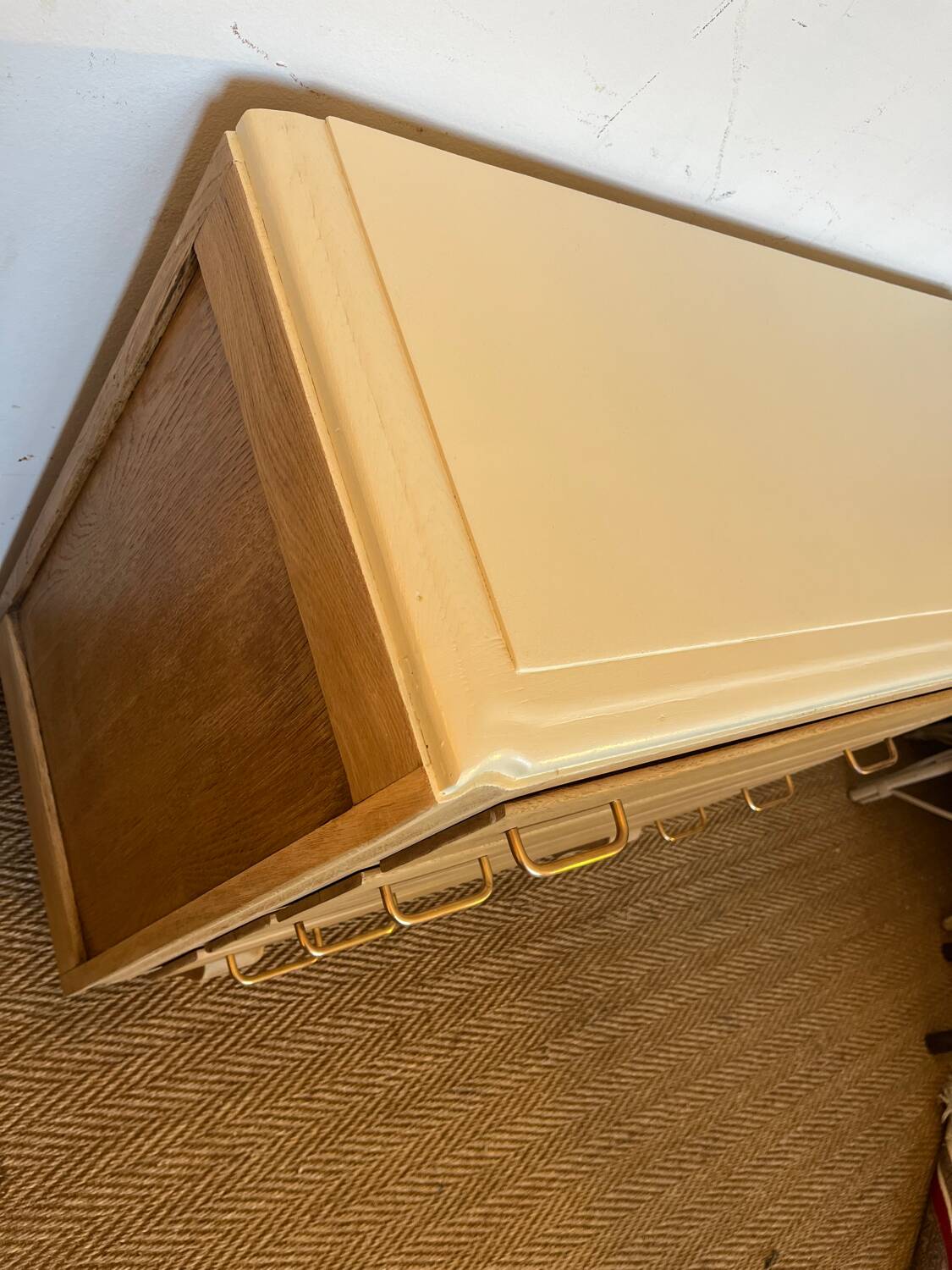 Vintage chest of drawers in wood and golden brass handles