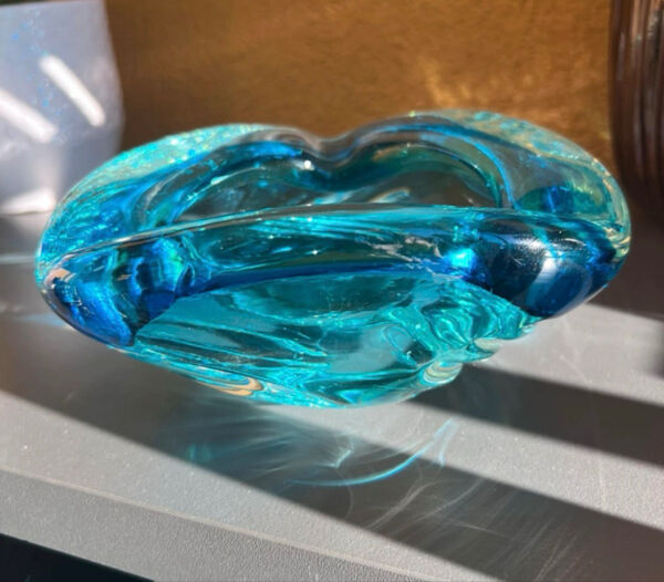 Cendrier, vide-poche vintage en verre de Murano Sommerso bleu